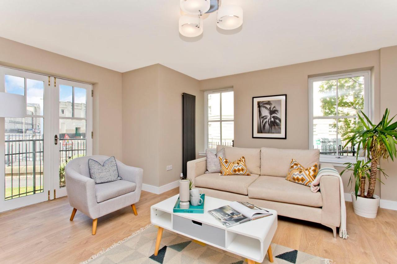 Modern Centre 2 Bedroom 2 Bathroom Apartments, Main Door Ground With Private Parking Appartement *